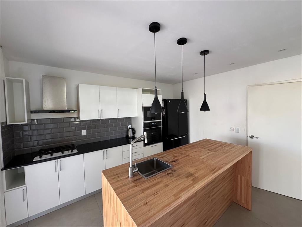 HERMOSA CASA 5 DOR. 4 BAÑOS. GGE. VIÑEDOS
