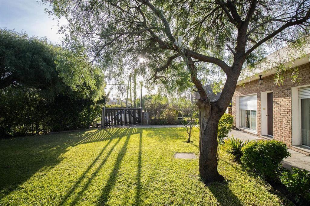 Venta Casa 4 dormitorios y apartamento independiente en Sol