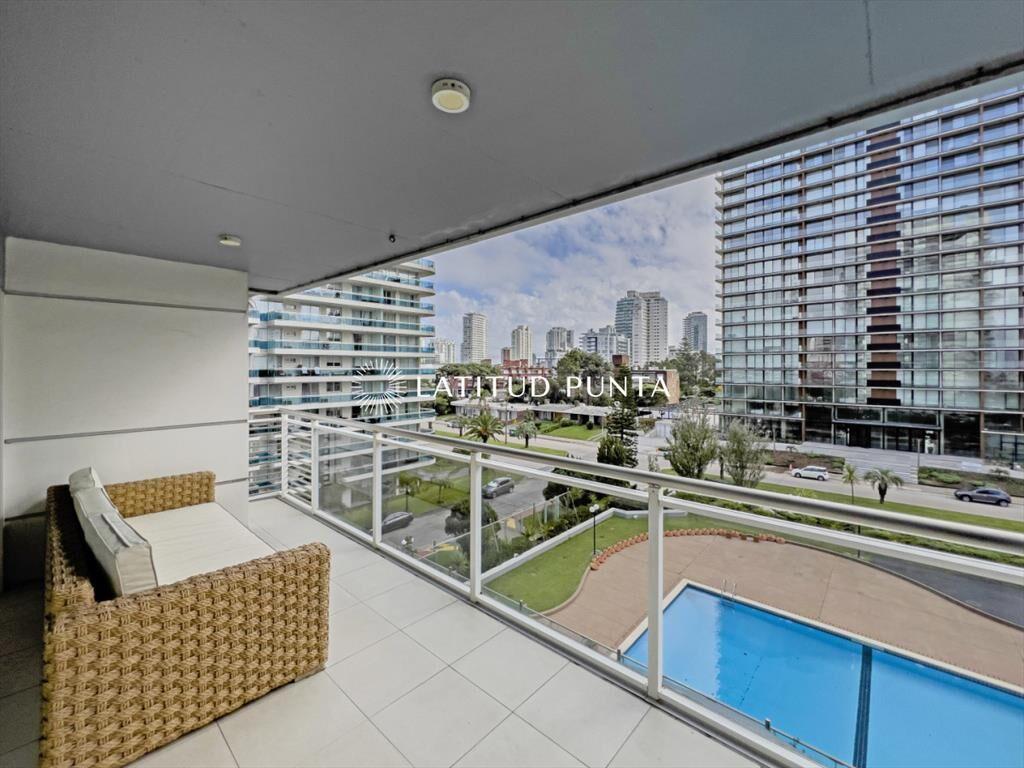 Apartamento en Brava, 2 dormitorios y parrillero