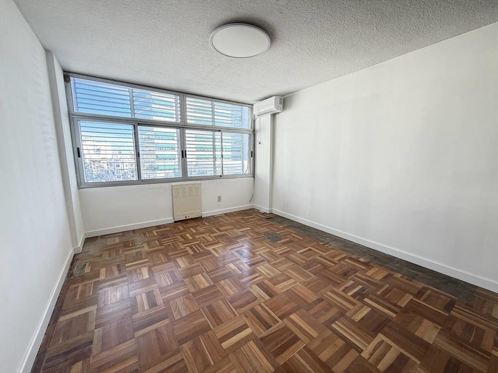 Venta de Oficina al frente en Cordón
