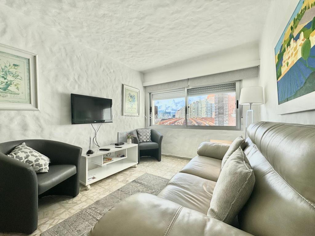 Apartamento reciclado de un dormitorio y medio en Penínsul