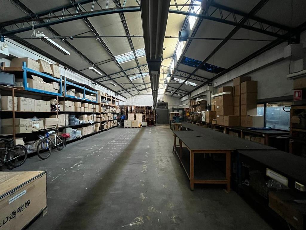 Gran deposito, 1000 m2 de planta + 600 m2 de entrepiso, 3 p