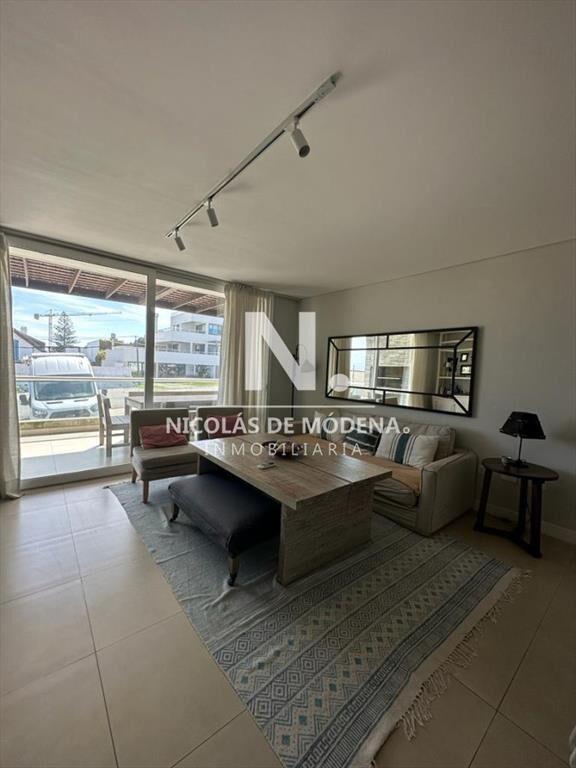 Vende apartamento de 3 dormitorios en la Barra
