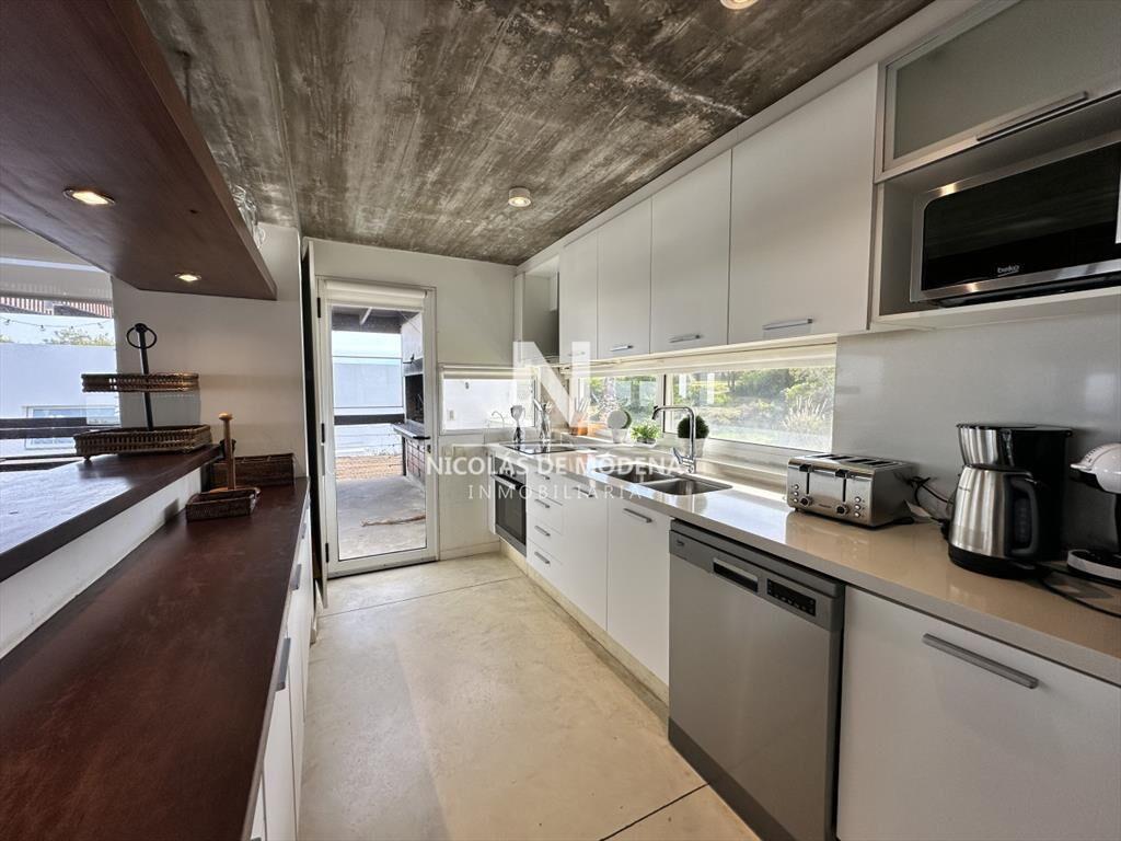 Casa en venta estilo minimalista a 300 mts del El