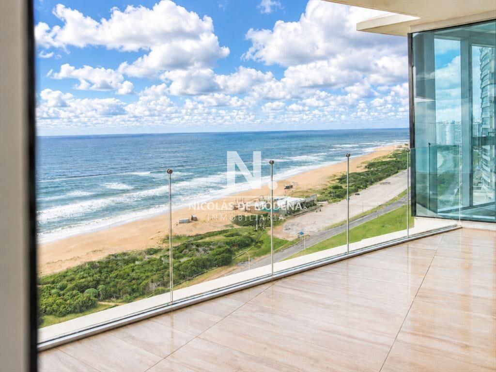 Apartamento de 4 dormitorios en venta en Trump