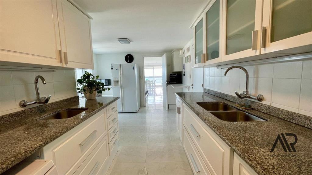 Apartamento en venta de 5 dormitorios c/ cocheras en Pla...