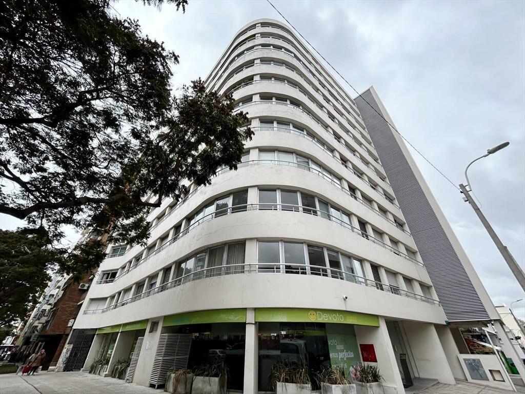 Alquiler Apartamento al frente con dos dormitorios en Aguada