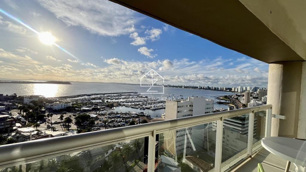 Apartamento venta 3 dormitorios 3 baños Punta