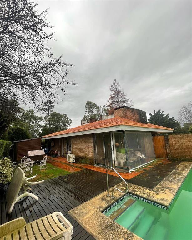 CASA EN VENTA CON RENTA ATLÁNTIDA