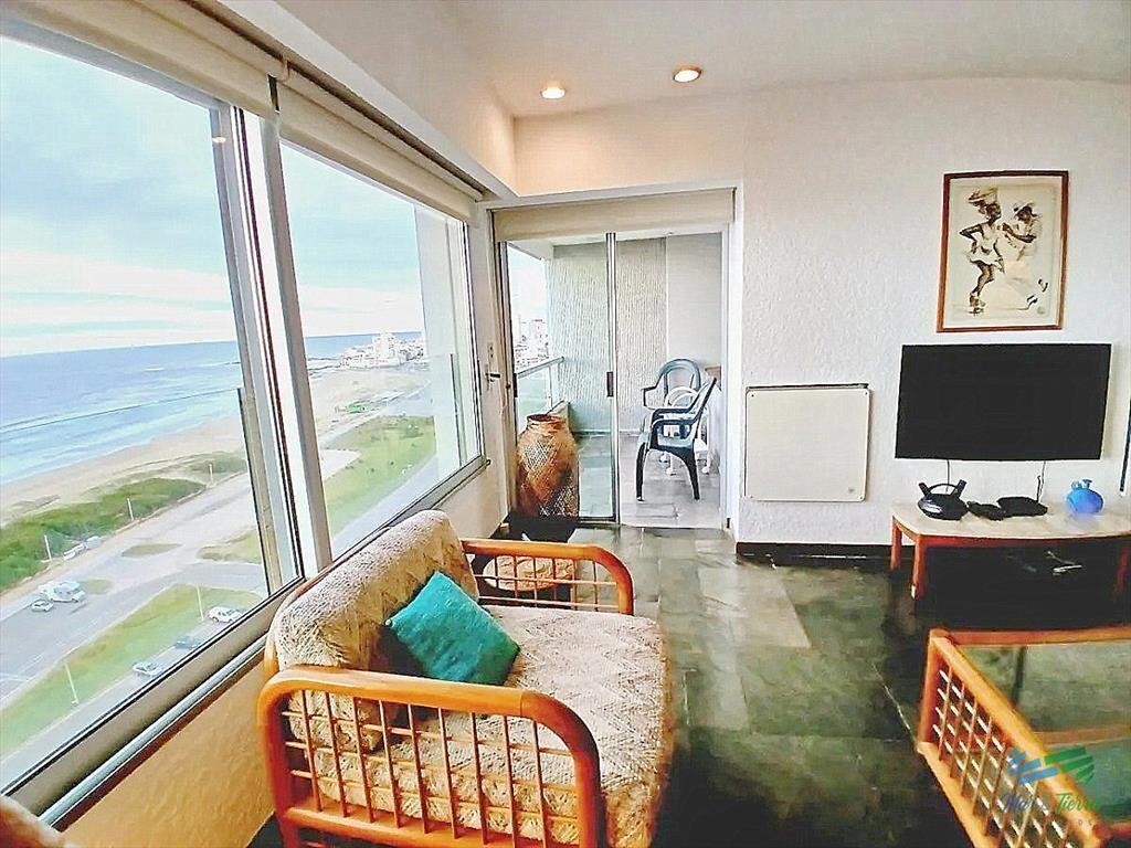 Venta de apartamento sobre playa Brava 1 en 2