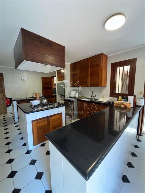 Alquiler Importante casa en Barrio Lugano