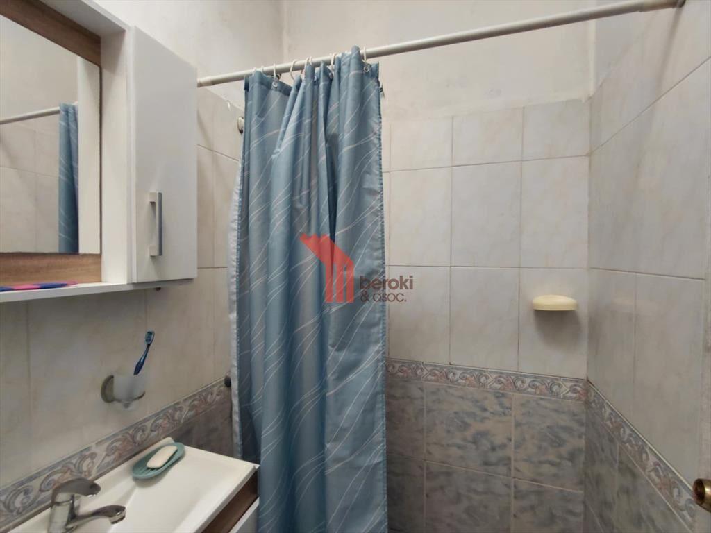 Venta casa, 2 dormitorios, frente y fondo con