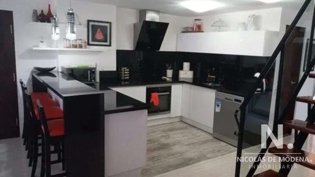 Vendo casa de 4 dormitorios,3 baños y piscina climatizada.