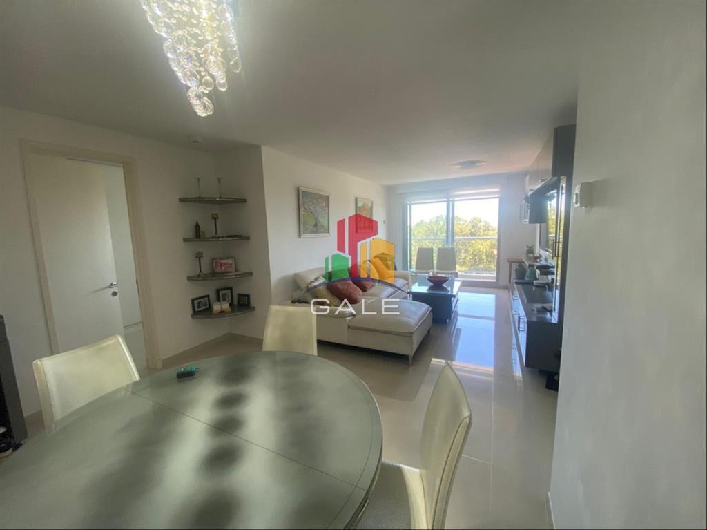 Hermoso Apartamento sobre Roosevelt de 3 y