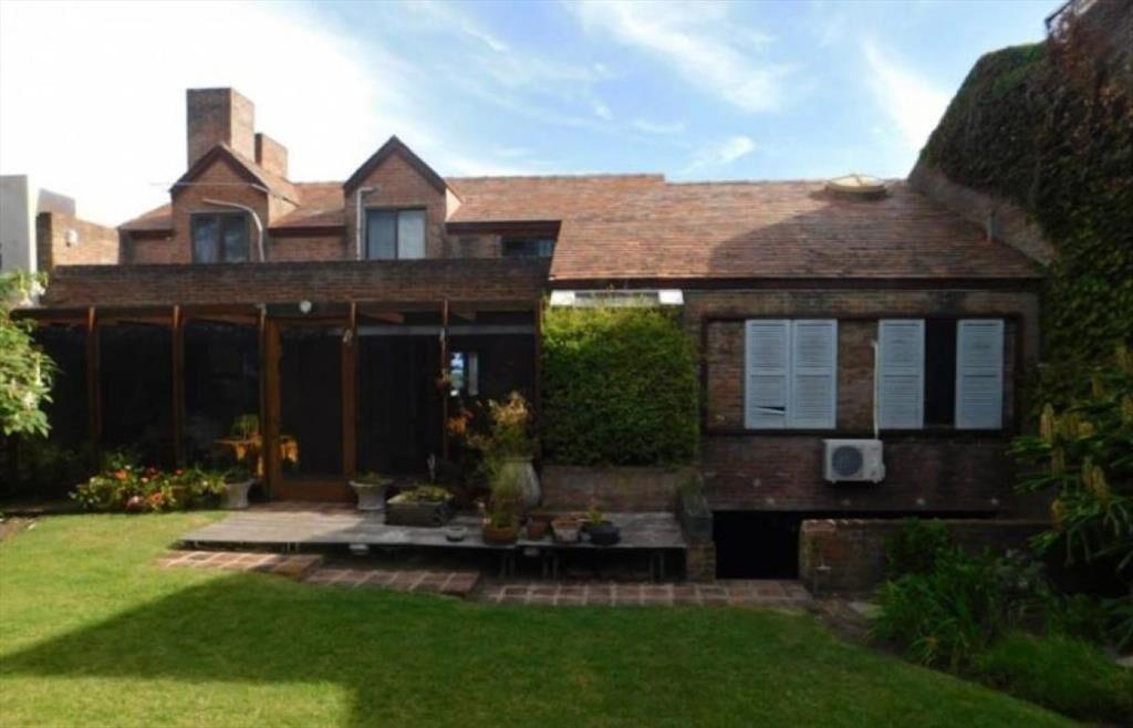 CASA EN VENTA DE 4 DORMITORIOS EN LA BARRA