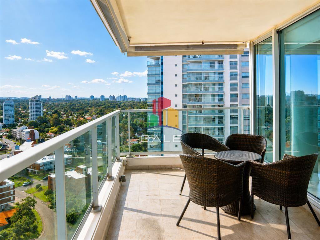 Departamento de 3 dormitorios en venta a pasos del mar. Gal