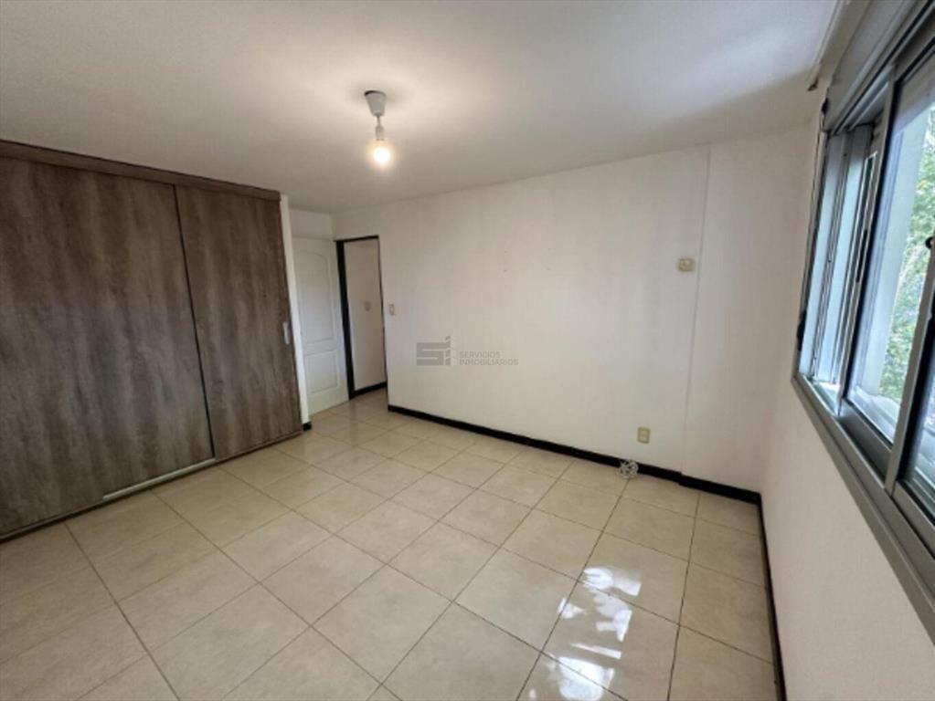 Venta con Renta Apartamento tres dormitorios dos baños balc