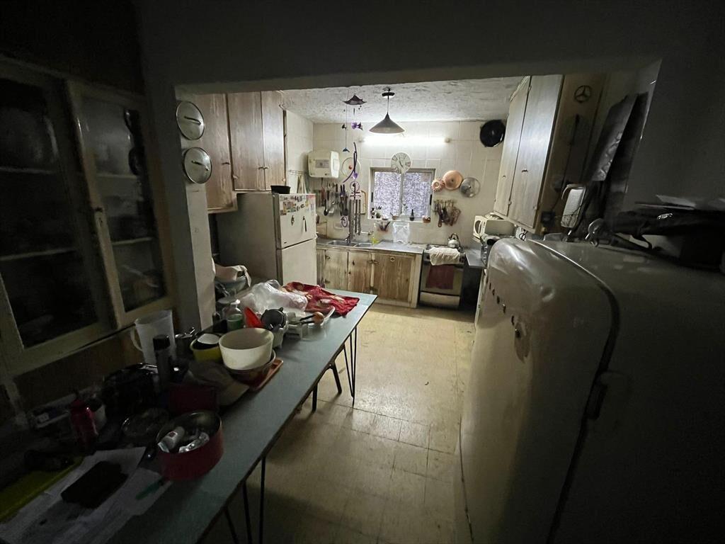 Gran casa de 10 ambientes, 4 baños, gran frente y fondo, es