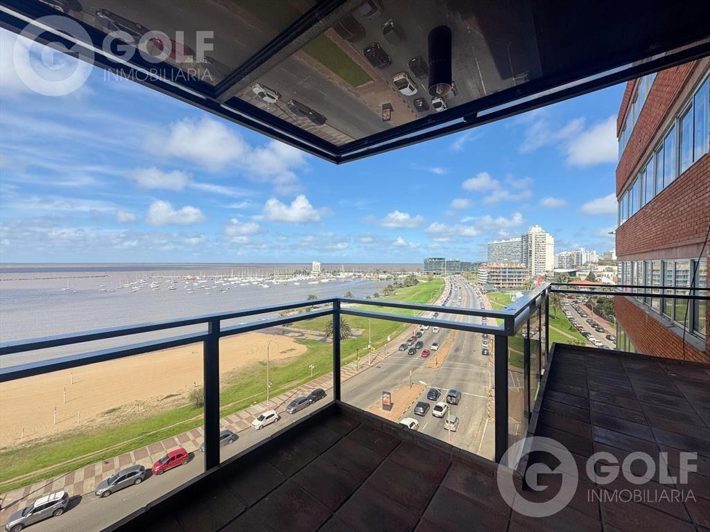 Venta de apartamento de 3 dormitorios en suite y servicio c