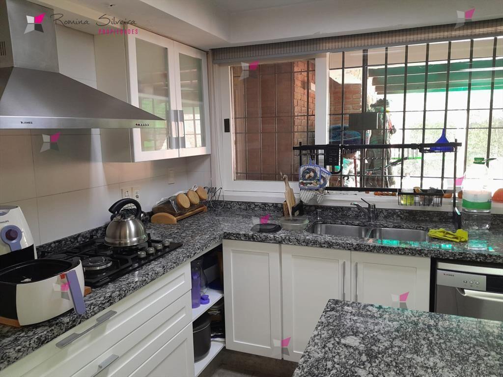 VENTA DE CASA DE 5 DORMITORIOS EN CANTEGRIL PUNTA