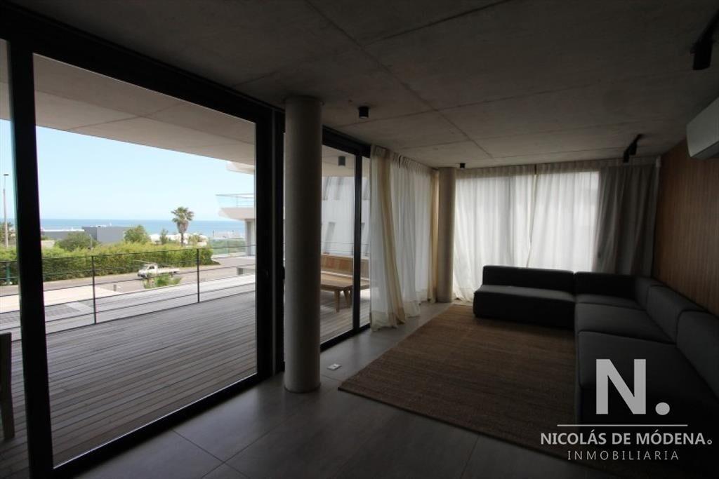 Apartamento en venta en Manantiales de 3 dormitorios con vi