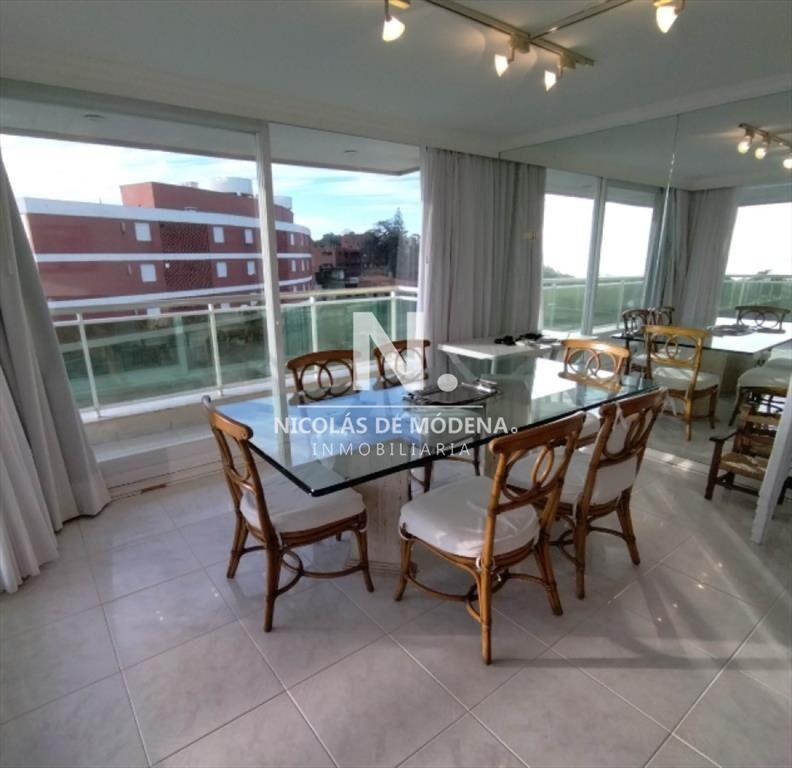 Vende apartamento con vista al mar de 3 en Mansa.