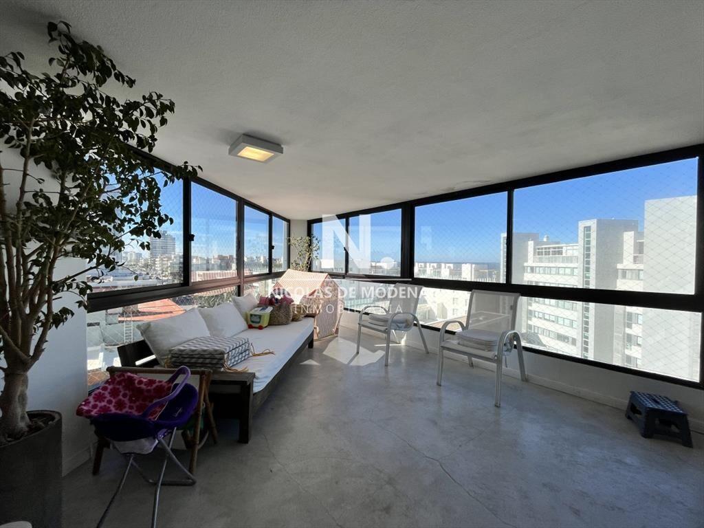 Vende apartamento con vista al mar de 4 en Punta