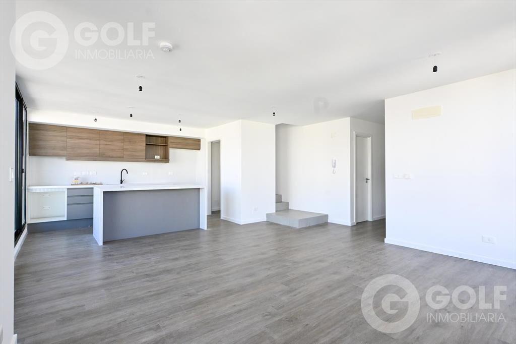 Venta de Penthouse de 3 dormitorios y terraza en Punta Carr