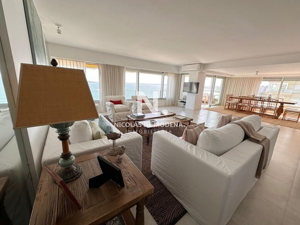 En venta apartamento semi-piso en torre Malecon