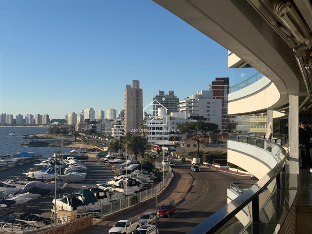 Apartamento en Venta de 3 Dormitorios en Punta del este , P