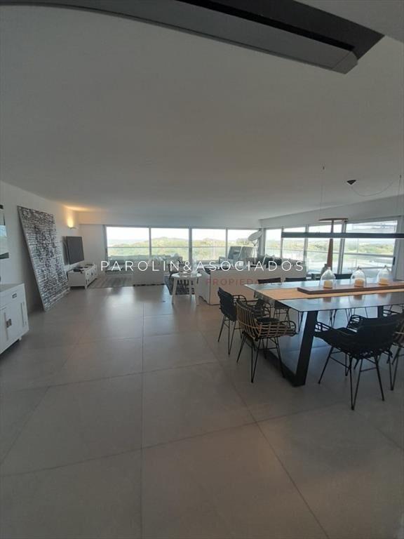 Apartamento en venta en Brava primera linea al
