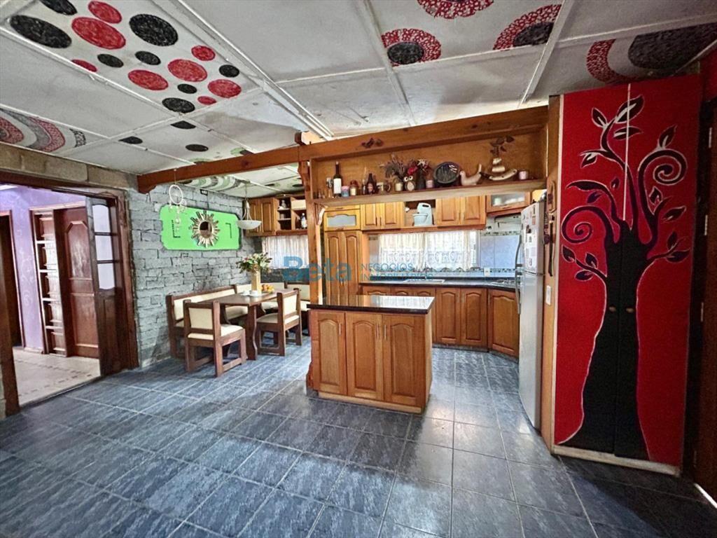 VENTA DE CASA 3 DORM, GARAJE, Y MONOAMBIENTE AL