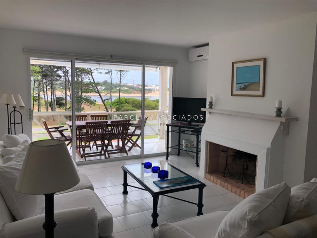 Apartamento de 2 dormitorios en venta en Pinares