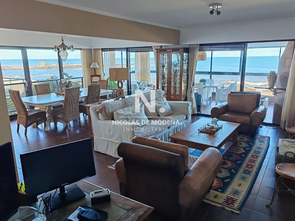 Vende departamento de 4 dormitorios