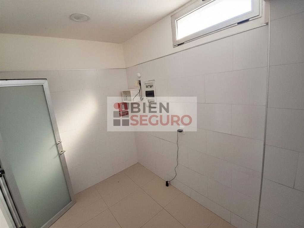 Excelente local comercial en alquiler en Carrasco
