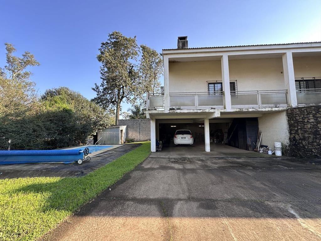 Casa con pileta, parrillero y 1.000 m² en Salto