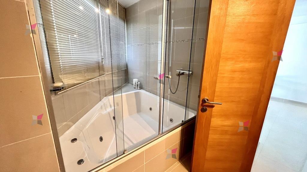 VENTA DE APARTAMENTO DE 3 DORMITORIOS Y SERVICIO