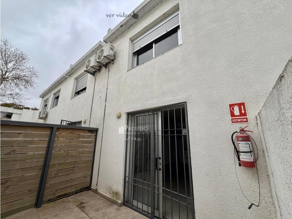 v435/5 alquiler duplex 1 dorm la comercial c/patio casi a es
