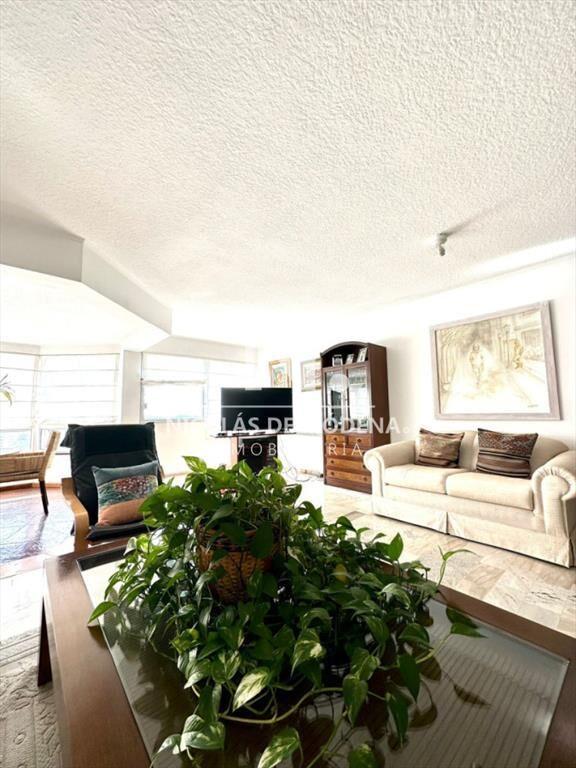 Departamento de 4 dormitorios en venta, amplios
