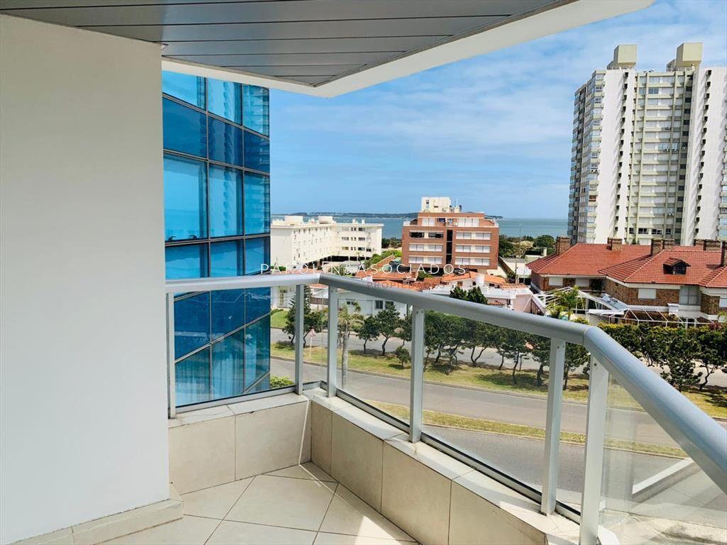 Apartamento en venta de 3 dormitorios en Punta