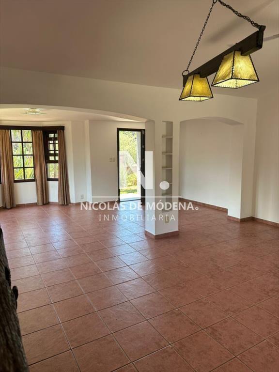 OPORTUNIDAD EN BARRIO CANTEGRIL . VENDO CASA DE 3