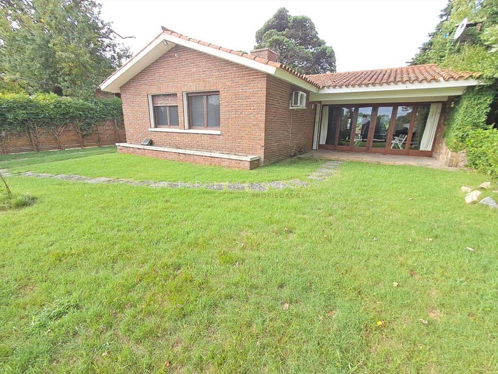 PUNTA DEL ESTE MANSA CASA DE 2 DORMITORIOS Y EN