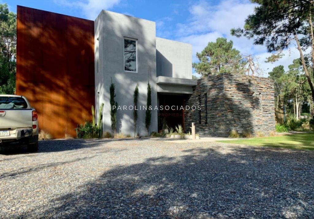 Casa en venta de 4 dormitorios en Montoya, Punta del Este.