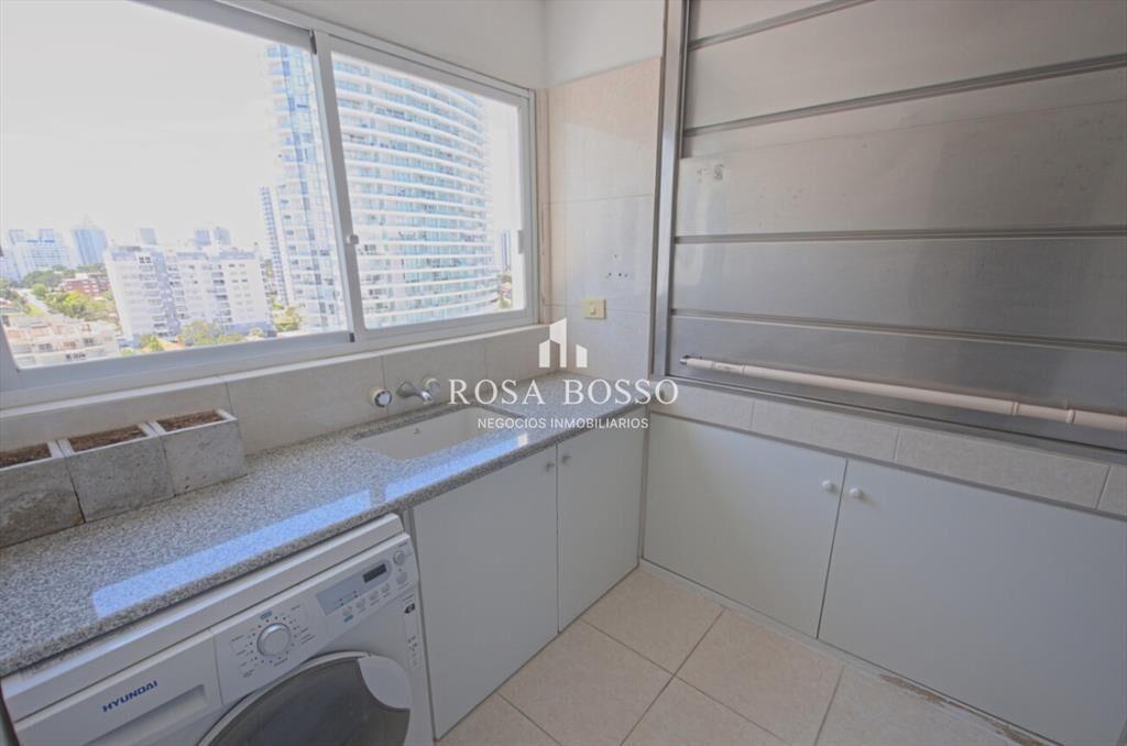 Venta apartamento de 3 dormitorios en primera -