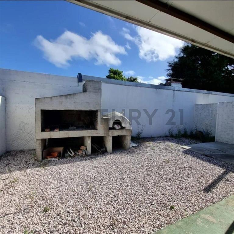 Venta Casa en Lomas de Solymar Sur-2 D-Jardín-Cochera-par...