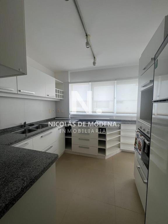 En venta apartamento de 2 dormitorios en edificio