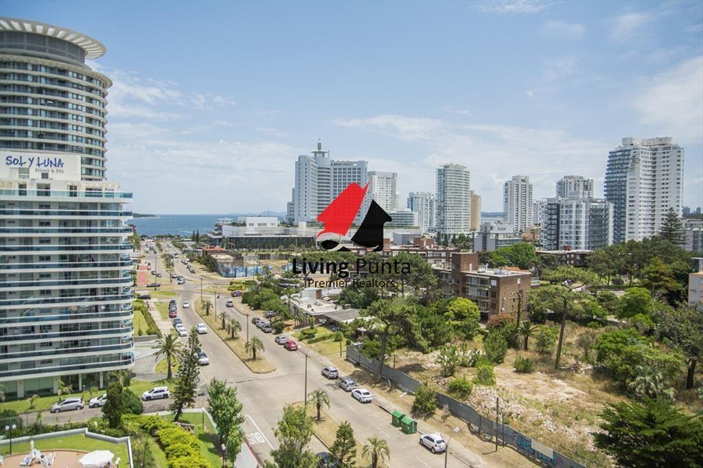 Vende apartamento de 2 dormitorios y medio en del