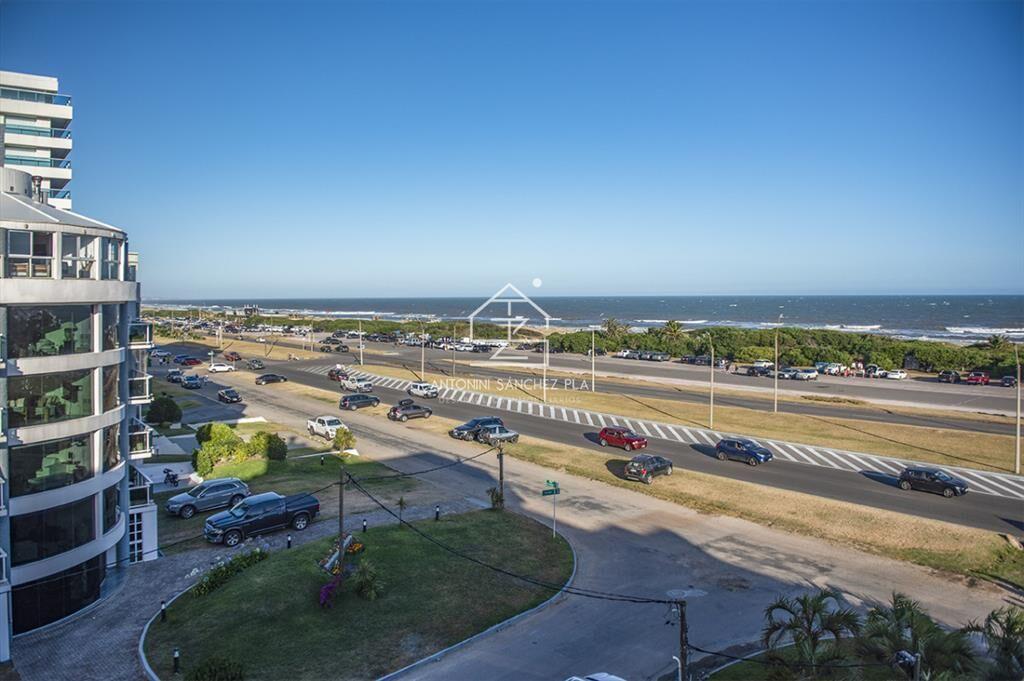 Apartamento Penthouse, frente al mar, playa brava, 3 dormit