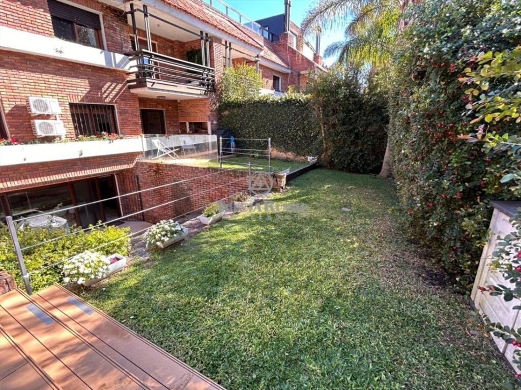 APARTAMENTO EN PLENO CARRASCO CON BARBACOA + FONDO + P...