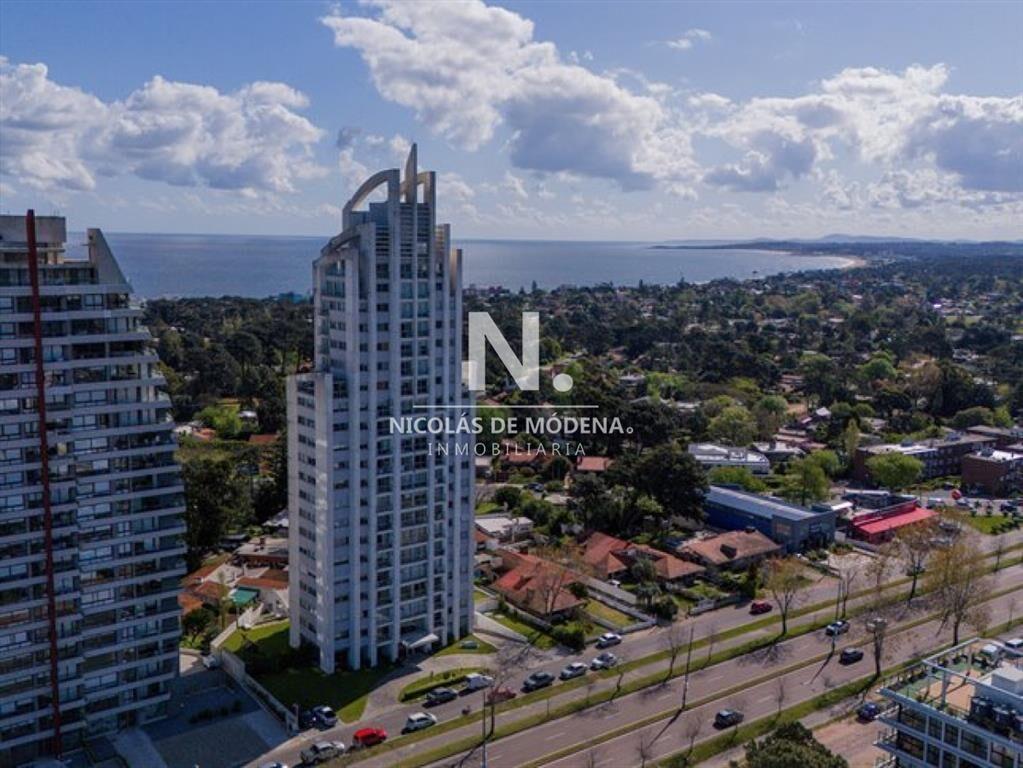 Vende apartamento de 2 dormitorios en Roosevelt,